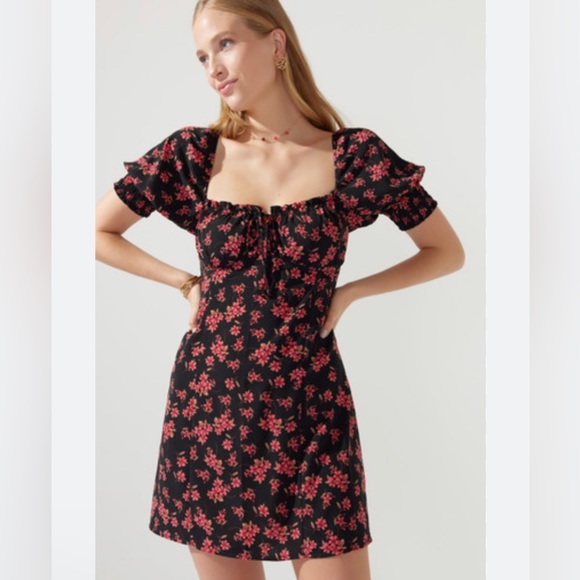 Francesca's Collections Dresses & Skirts - Francesca’s Collection Women Floral Mini Dress NWT